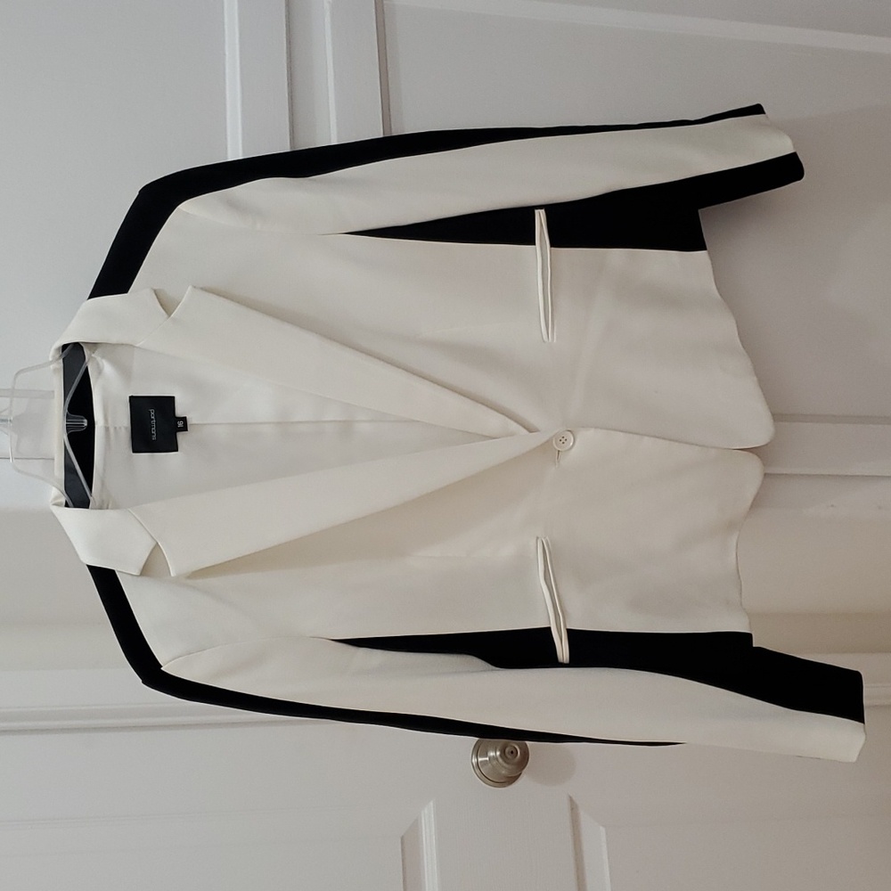 Beautiful Portmans blazer from Australia